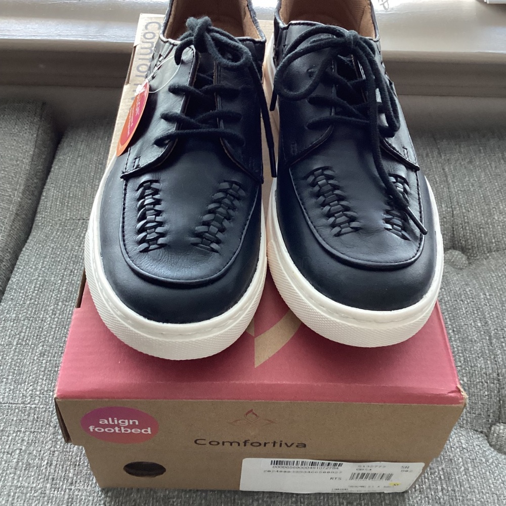 Comfortiva Thayer Apron Toe Sneaker (Women) 8.5M - Picture 2 of 12